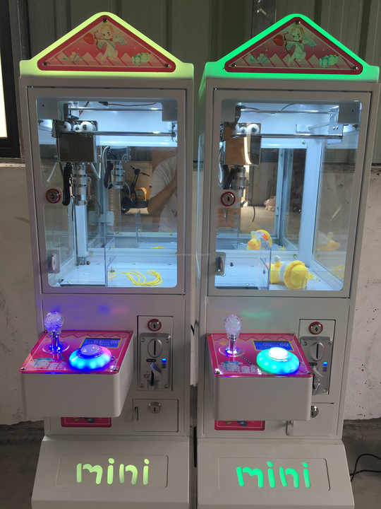 Mini Coin-Operated Mega Small  - Arcade Toy Claw Vending Machine review and price